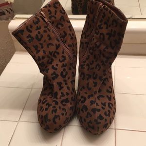 Charles Albert animal print booties